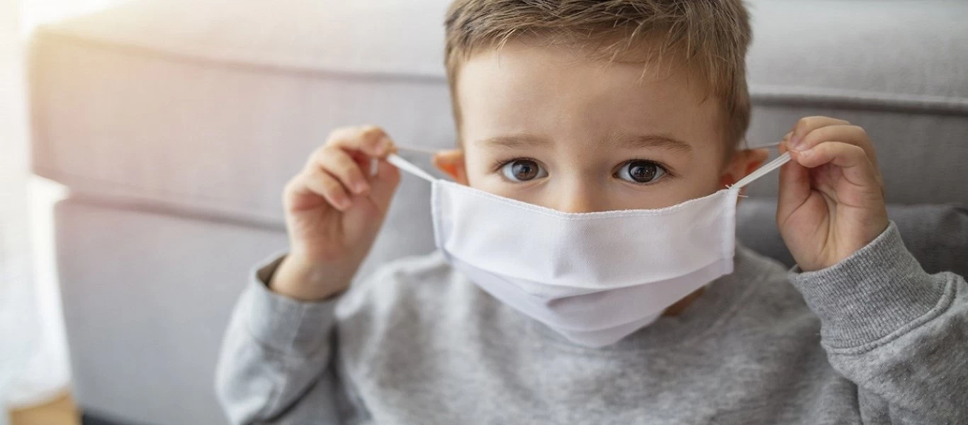 Επιστήμονες εκπέμπουν SOS για τα παιδιά: «Μάσκες, αποστάσεις και αντισηπτικά διαλύουν το ανοσοποιητικό τους σύστημα»